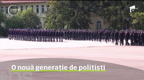 500 de absolvenţi ai Academiei de Poliţie din Capitală au depus jurământul în faţa rudelor şi a profesorilor lor