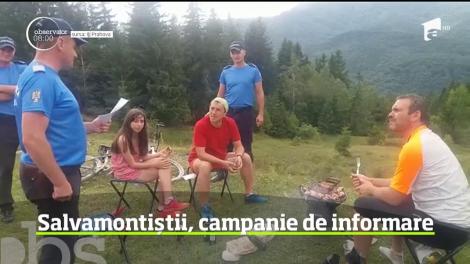 O ursoaică a ieşit la plimbare prin centrul oraşului Tuşnad