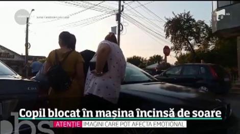 Un copil de patru ani a rămas blocat aproape o oră într-o maşina părinţilor