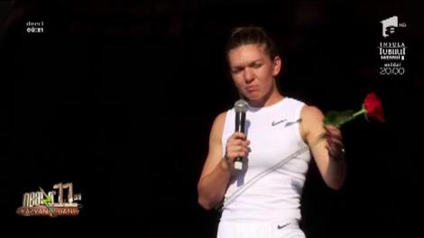 Ceremonie inedită în orașul natal: Simona Halep și-a prezentat trofeul! Constănțenii i-au scandal numele pe străzi