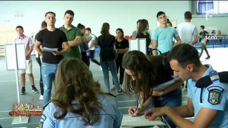 Neatza cu Răzvan și Dani. Mii de tineri au stat la coadă pentru înscrierea la Academia de Poliție Alexandru Ioan Cuza din București