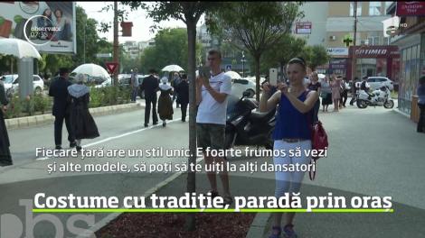 Tradiţii, muzică şi ritmuri ameţitoare pe străzile din Buzău