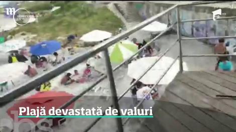 Plajă din Rio de Janeiro, devastată de valuri