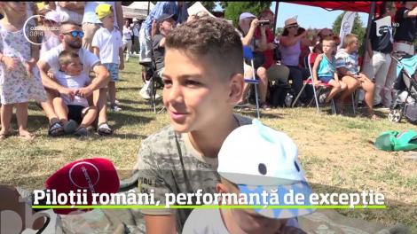 A fost spectacol aviatic la Deva! România este noua campioană mondială la acrobaţie cu planorul