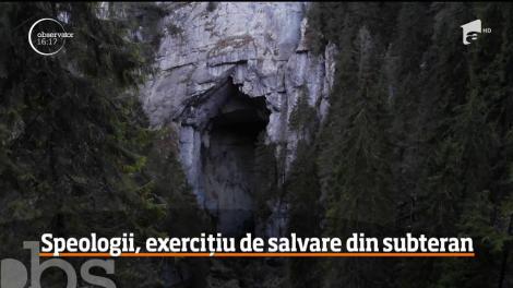 Speologii, exercițiu de salvare din subteran
