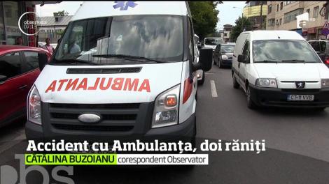 Un șofer a ignorat semnul STOP la intrarea într-o intersecţie şi a provocat un accident în lanţ în care a fost implicată inclusiv o Ambulanţă