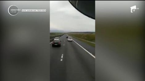 Imagini inedite au fost surprinse pe autostrada A1, Sibiu-Sebeş. Un bărbat a fost filmat în timp ce mergea pe contrasens