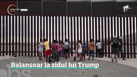 Balansoare la zidul lui  Donald Trump