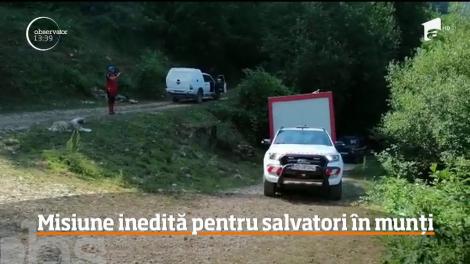 Aventură Salvamont în Masivul Şureanu! Salvatorii au avut parte de o misiune inedită de instalare