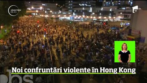 Violenţele continuă la Hong Kong. Forţele de ordine au intervenit cu spray-uri iritante şi au îndreptat arme în direcţia manifestanţilor pentru a dispera mulţimea