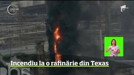 Explozie urmată de un incendiu în Texas la o rafinărie deţinută de cea mai mare compania petrolieră din lume, Exxon Mobil