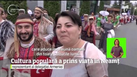 Festivalul Internaţional de Folclor Ceahlăul este prilejul care a reunit zeci de artişti din şapte ţări în oraşul din nordul Moldovei