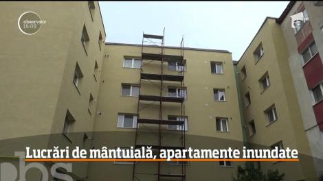 Le plouă în apartamente, ca afară! Este situaţia cu care se confruntă mai multe familii care locuiesc într-un cartier din Bistriţa!