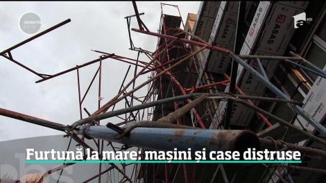 Scene apocaliptice pe litoralul românesc! Zeci de mașini, chioșcuri și tarabe, distruse în timpul unei furtuni violente! Vântul a suflat cu peste 100 km/h
