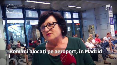 Români, blocați pe aeroportul din Madrid! Au dormit pe jos, cu copiii lor! Video