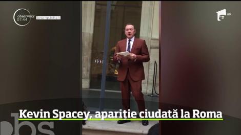 Kevin Spacey, apariţie rară într-un muzeu din Roma