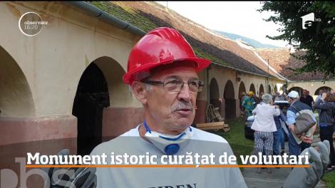 Biserica Evanghelică din Codlea, curățată de voluntari