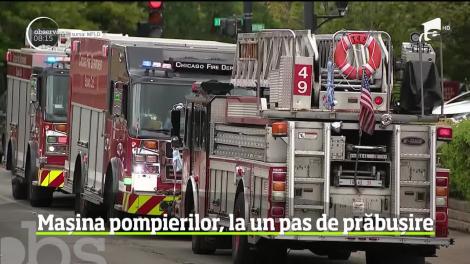 Un uriaş camion-cisternă al pompierilor din Chicago a rămas imobilizat după un accident neobişnuit