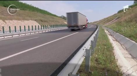 Autostrada care se termină în câmp, dintre Gilău - Nădăşelu, s-a surpat. Pământul a luat-o la vale în mai multe zone