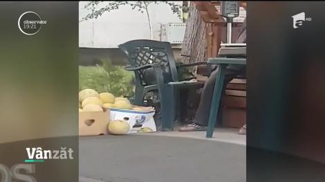 Un vânzător din Brăila, filmat în timp de injecta pepenii pe care îi vindea cu un lichid incolor