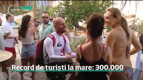 Record de turişti pe litoralul românesc: 300 de mii de oameni au luat marea cu asalt