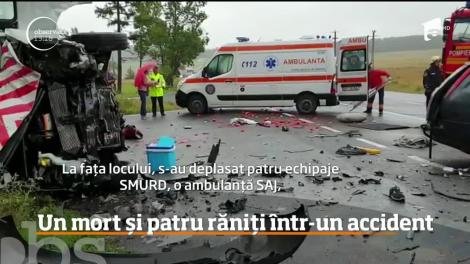 Un mort și patru răniți într-un accident! Șoferul mașinii a intrat pe contrasens şi a lovit în plin o dubă