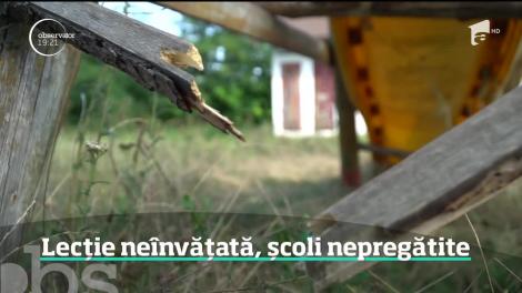 Cu trei săptămâni înainte de începerea şcolii, autoritățile şi-au dat seama că mii de elevi nu vor avea apă potabilă, şcolile nu au autorizaţie, iar toaletele sunt în curte