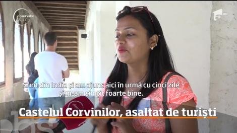 Castelul Corvinilor, asaltat de turiști în minivacanța de Sfânta Maria
