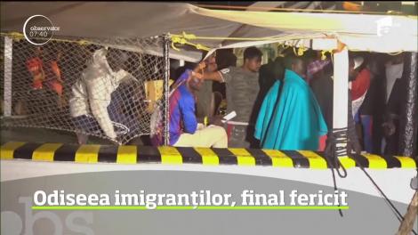 Poveste cu final fericit, în odiseea imigranţilor blocaţi pe o navă de pe Marea Mediterană, la limita apelor teritoriale italiene.