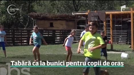 O româncă întoarsă din Belgia şi-a transformat casa părintească într-un loc de joacă pentru copiii de la oraş