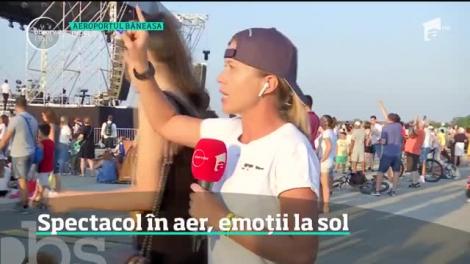 Acrobații spectaculoase pe cerul Capitalei, la cel mai mare show aviatic din România