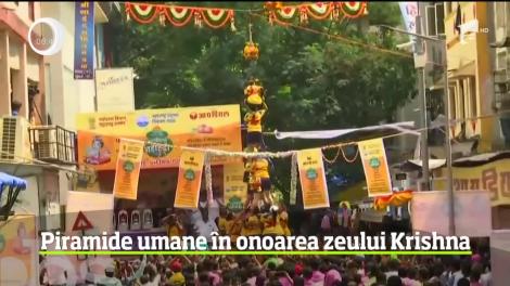 Piramide umane în onoare zeului Krishna, în India