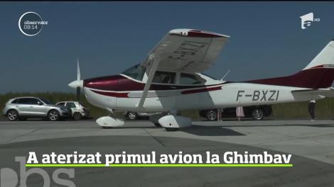 Cântăreţul Ronan Keating, primul pasager care aterizează pe aeroportul din Ghimbav