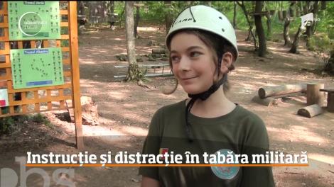 Au dat telefoanele mobile pe cățărări, tiroliene și trageri cu arme! Cum se distrează zeci de copii în prima tabără militară