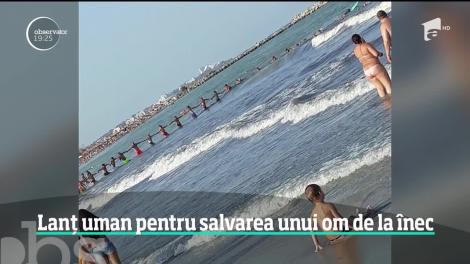 Momentul emoționant în care zeci de turiști au format un lanţ uman, pentru a salva un bătrân de la înec