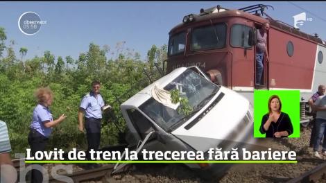 Un bărbat de 55 de ani a murit după ce maşina sa a fost lovită în plin de un tren