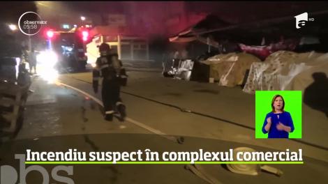 Incendiu violent într-o piaţă din Reşiţa. Mai multe tarabe s-au transformat în scrum