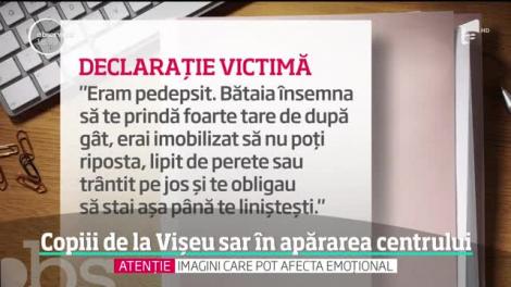 Zeci de copii şi de localnici au ieşit în stradă să-l apare pe fondatorul taberei de la Vişeul de Sus