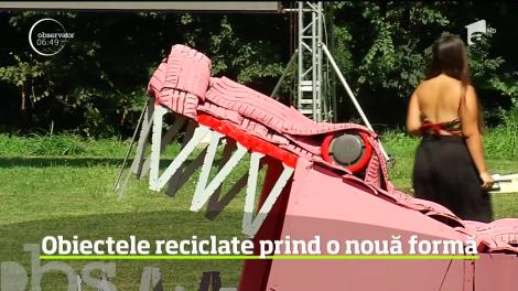Materialele reciclate pot prinde din nou viaţă şi în mâinile artiştilor