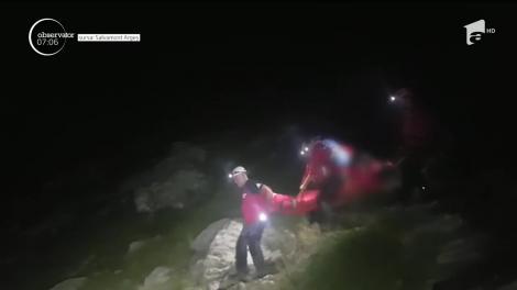 Barbat salvat de pe munte de salvatorii montani din Argeş