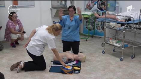 Asistentele şi moaşele se întorc la şcoală