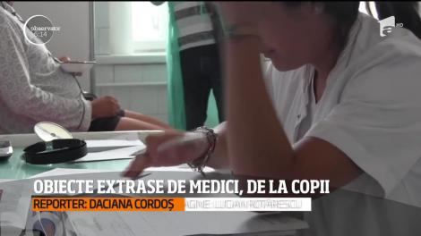 Obiect extrase de medici din corpurile copiilor aduşi de părinţi la Urgenţe. Intervenţiile fac diferenţa dintre viaţă şi moarte