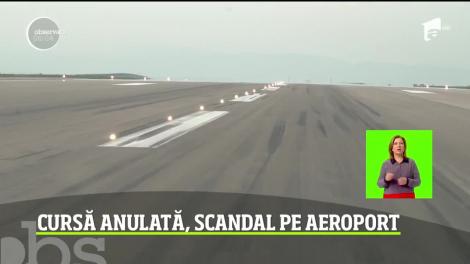 Scandal pe aeroportul din Suceava! Peste o sută de pasageri au protestat, după ce au aşteptat în zadar să fie reparată aeronava care urma să-i ducă la Roma