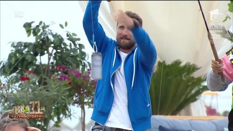 Nu trece o zi fără o provocare! Răzvan Simion și Dani Oțil versus băieții de la Proconsul! Cum au prins dozele de bere cu ajutorul...undițelor