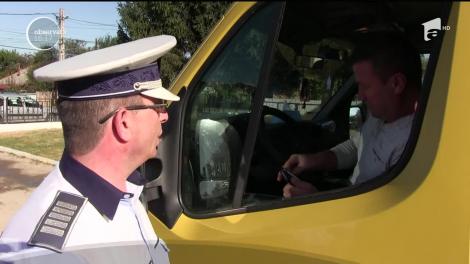 Poliţiştii de la rutieră, cursuri de legislaţie şi norme de siguranţă cu şoferii care vor conduce microbuzele şcolare