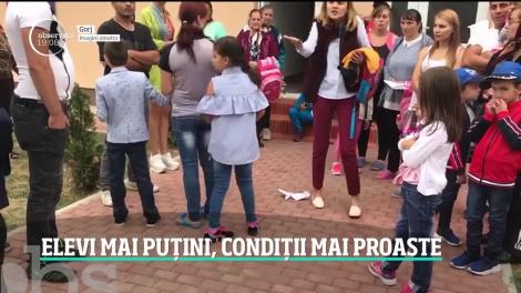 A început şcoala - cu elevi mai puţini şi condiţii mai proaste. Sărbătoarea primei zile se va pierde repede în lipsuri şi incompetenţă