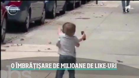 Așa arată prietenia adevărată! Cum reacționează doi copilași, după ce au fost despărțiți câteva zile