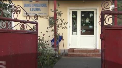 O bunică de 83 de ani munceşte de 40 de ani la grădiniţa din Leurda, judeţul Gorj