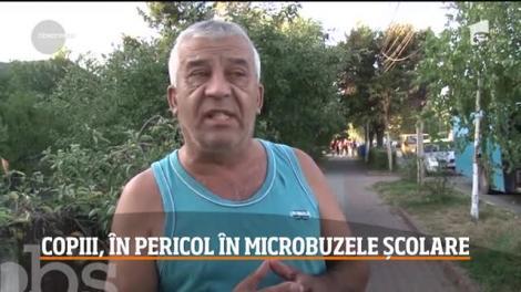 Mersul la școală, un adevărat pericol! Zeci de copii, înghesuiți în microbuze! Administratorul unei firme de transport:”Nu poți să-i lași pe jos!”