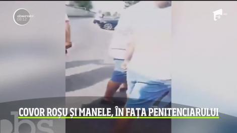 Atmosferă de nuntă în fața Penitenciarului din Găești! Un deținut care urma să fie eliberat, așteptat pe covorul roșu și cu șampanie